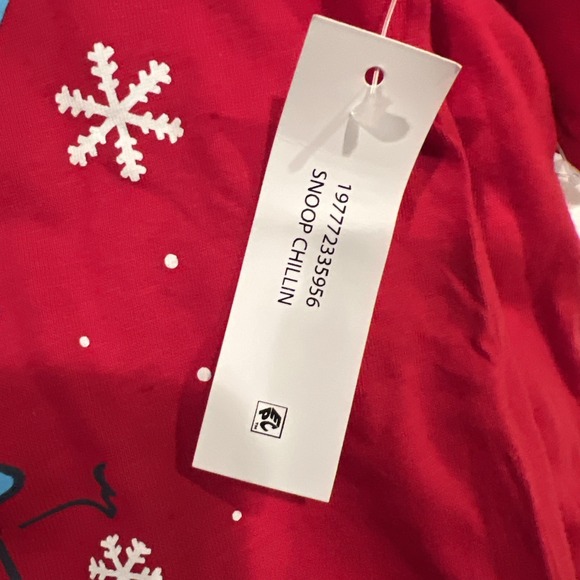 NWT Peanuts Snoopy Christmas CHILLIN  Shirt Boys Girls Size XXL  18. Red Cotton - Picture 3 of 3